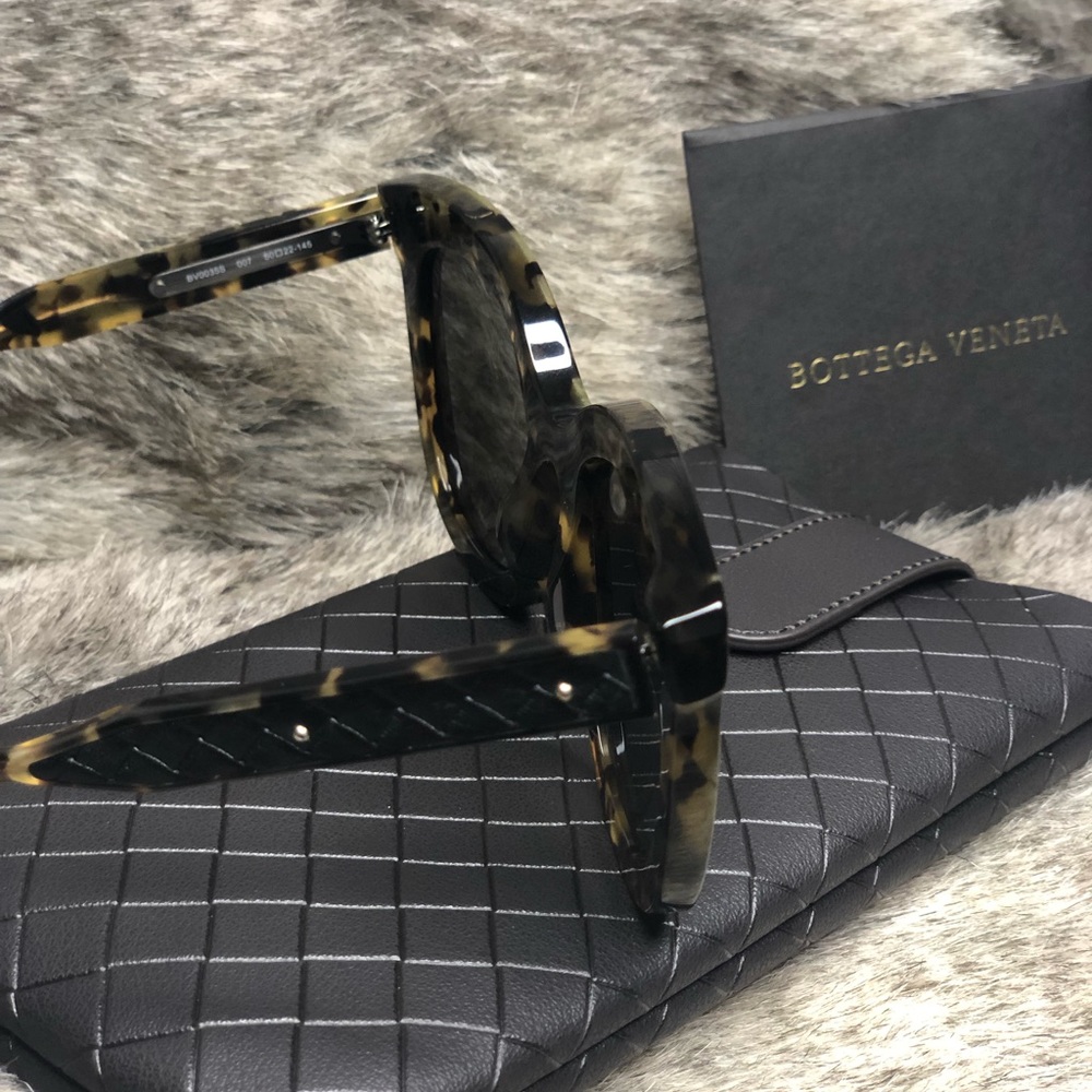 New Bottega Veneta Woman Cat Eye Sunglasses - Picture 6 of 8